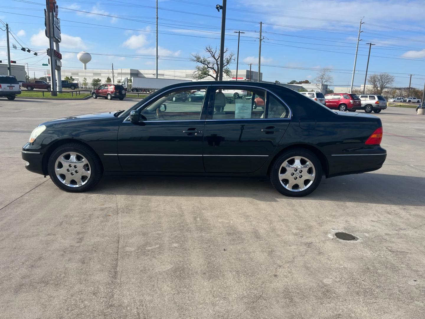 2001 blue /TAN Lexus LS 430 Sedan (JTHBN30F410) with an 4.3L V8 DOHC 32V engine, 5-Speed Automatic Overdrive transmission, located at 14700 Tomball Parkway 249, Houston, TX, 77086, (281) 444-2200, 29.928619, -95.504074 - Photo#3